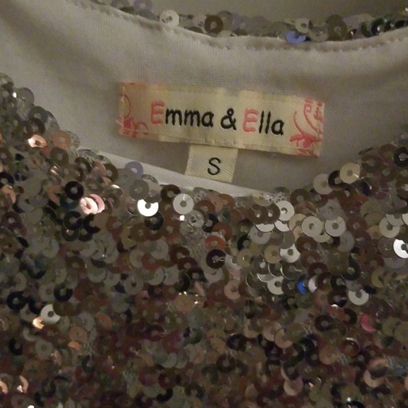 🎁Silver Sequin Top🎁 - Picture 7 of 8